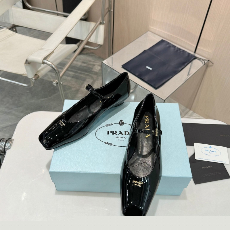 Pra*a flat shoes